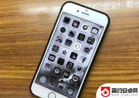 苹果手机出现黑白屏怎么解决 iPhone手机屏幕变黑白屏怎么修复