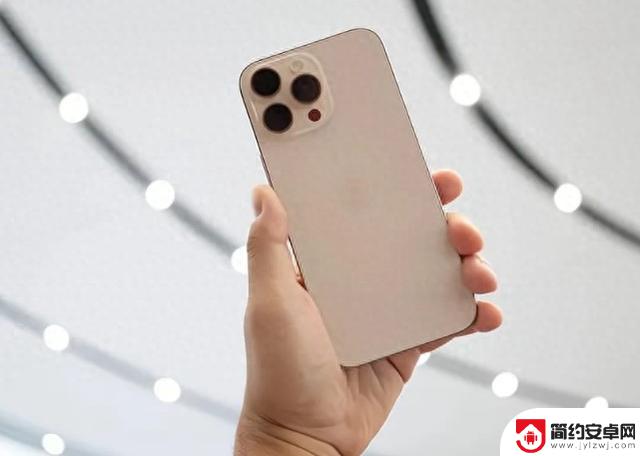 iPhone17真机曝光，苹果这次要“大刀阔斧”了