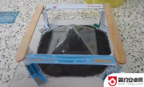 怎样制作简易手机支架? 视频全过程3D全息投影金字塔制作指南