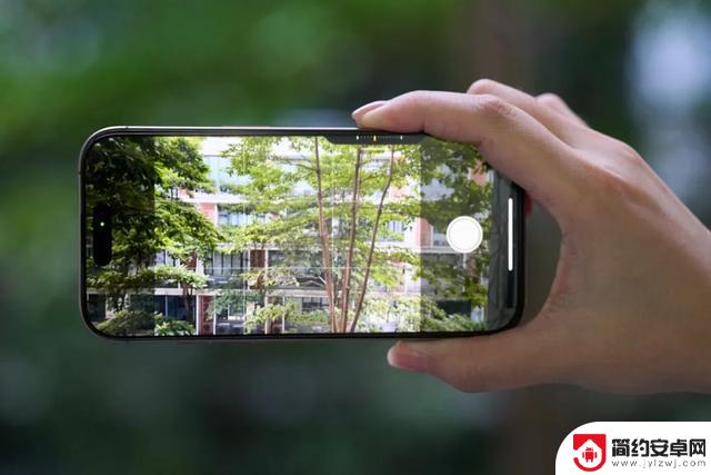 国产手机模仿iPhone18相机键引争议,用户体验或将受损