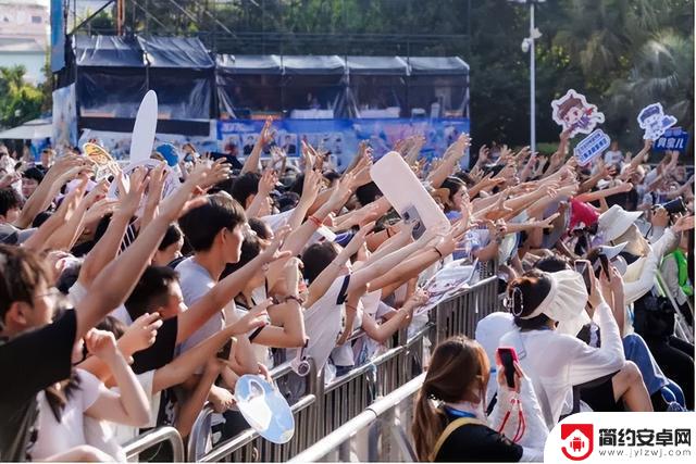 在成都欢乐谷，快手为年轻人举办了一场独特的盛会