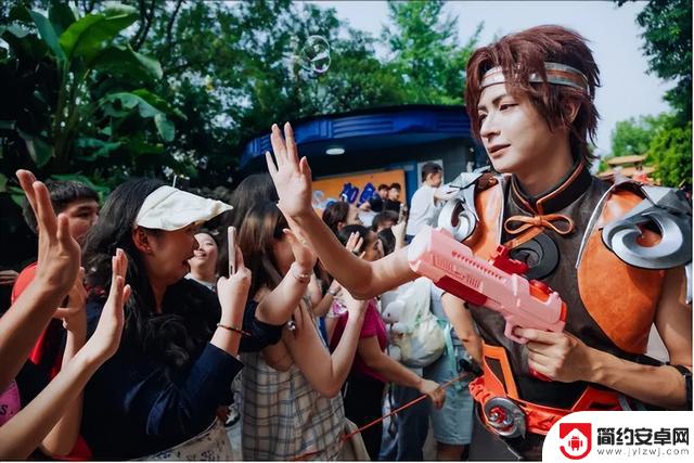 在成都欢乐谷，快手为年轻人举办了一场独特的盛会