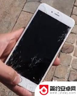 苹果手机摔了一下突然黑屏 手机摔黑屏修理方法