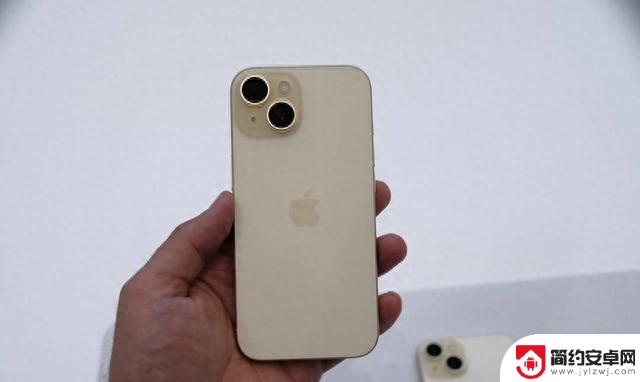 苹果怎么了？iPhone15上市售价破发，对比华为Mate60差距明显