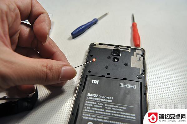 小米四手机电池怎么拆 小米4换电池的推荐教程视频