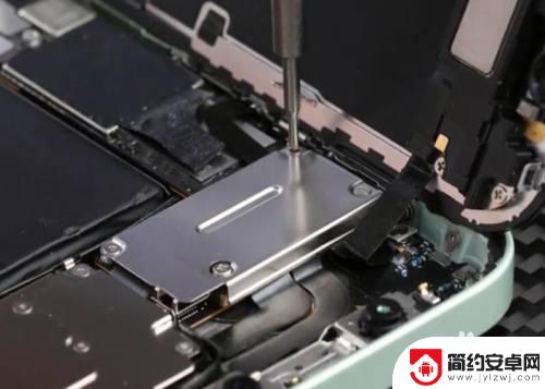 苹果手机拆外屏教程 如何拆解iPhone 12/12 Pro屏幕